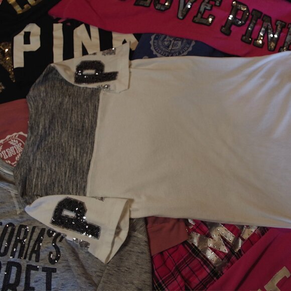 VS PINK Colorblock Gray/White V-Neck Sequin Tee - Picture 2 of 3